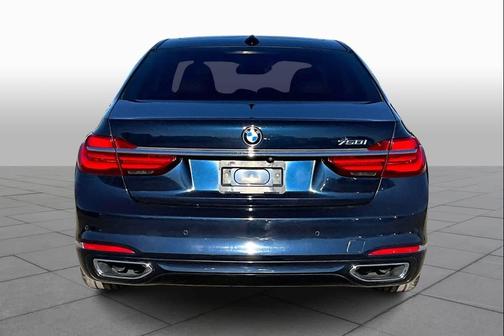 2019 BMW 750 i