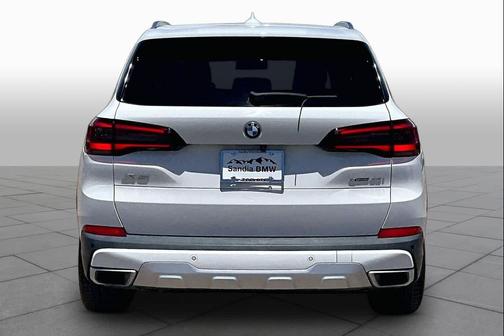 Alpine White 2023 BMW X5 xDrive40i