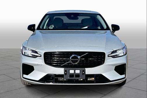 2022 Volvo S60 T5 Momentum
