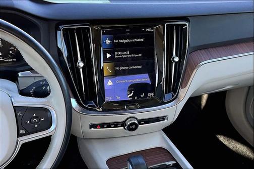 2022 Volvo S60 T5 Momentum