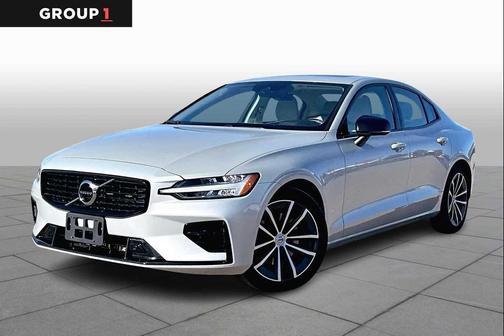 2022 Volvo S60 T5 Momentum
