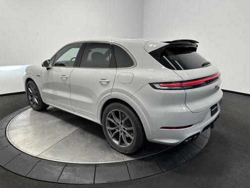2025 Porsche Cayenne Turbo