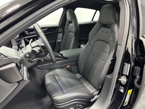 2026 Porsche Panamera 4