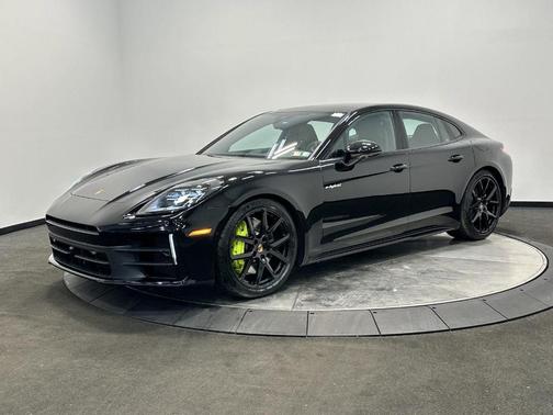 2026 Porsche Panamera 4