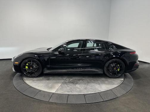 2026 Porsche Panamera 4