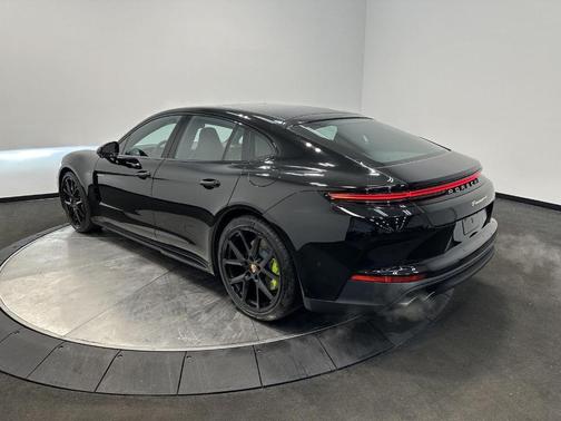 2026 Porsche Panamera 4