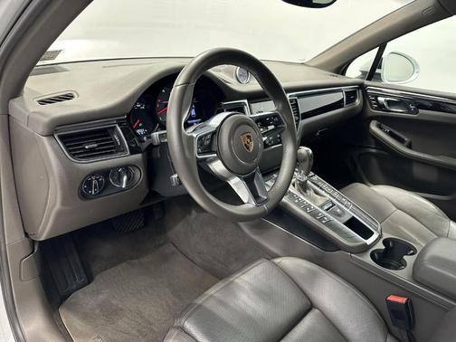 White 2016 Porsche Macan S