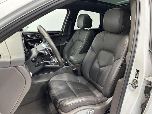 White 2016 Porsche Macan S