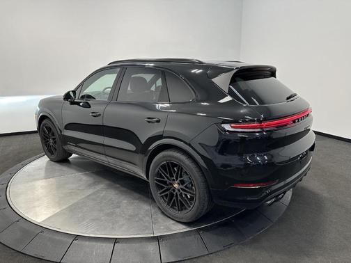 Black Metallic 2026 Porsche Cayenne Cayenne