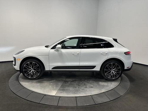 2025 Porsche Macan T