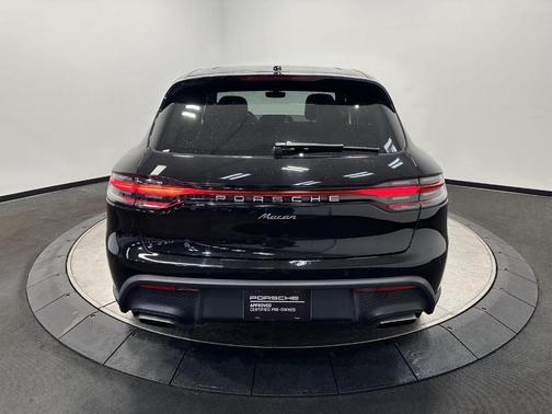 2025 Porsche Macan T