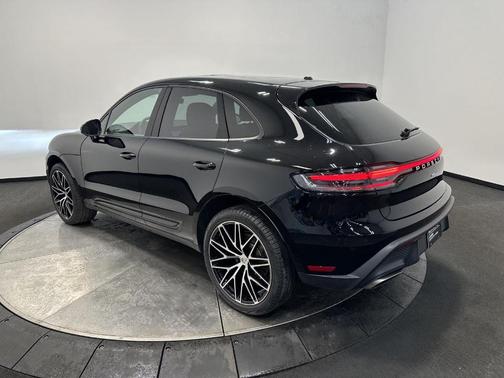 2025 Porsche Macan T