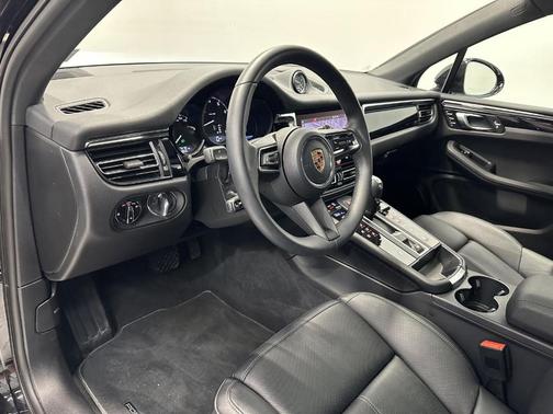 2025 Porsche Macan T