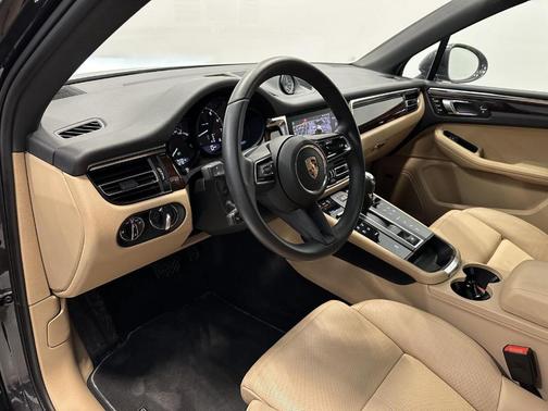 2025 Porsche Macan T