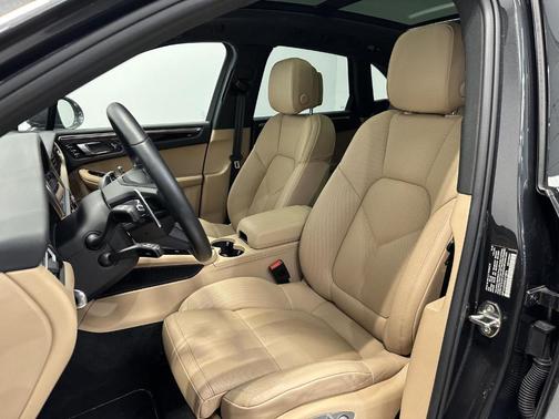 2025 Porsche Macan T