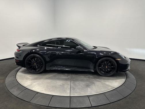 2022 Porsche 911 Carrera