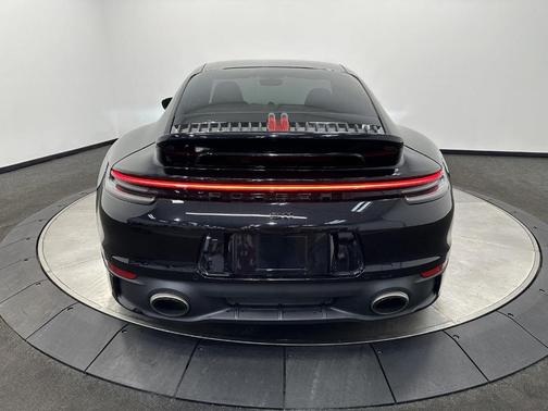 2022 Porsche 911 Carrera