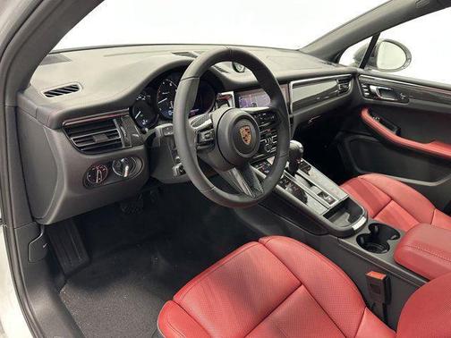 2025 Porsche Macan T