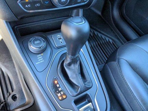 2020 Jeep Cherokee Latitude Plus for sale in Hillsboro, OR - image 16