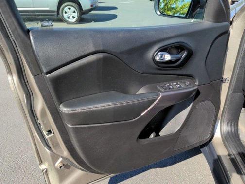 2020 Jeep Cherokee Latitude Plus for sale in Hillsboro, OR - image 9
