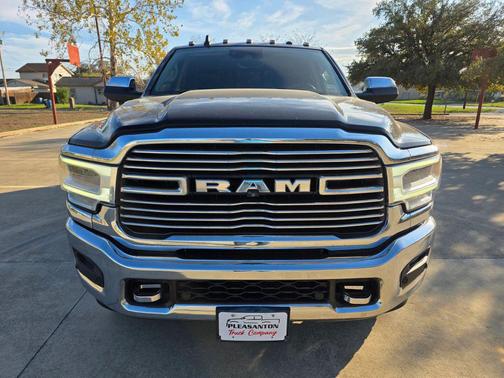 2020 RAM 3500 Laramie Crew Cab 4x4 8' Box