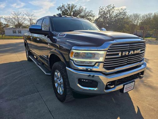 2020 RAM 3500 Laramie Crew Cab 4x4 8' Box