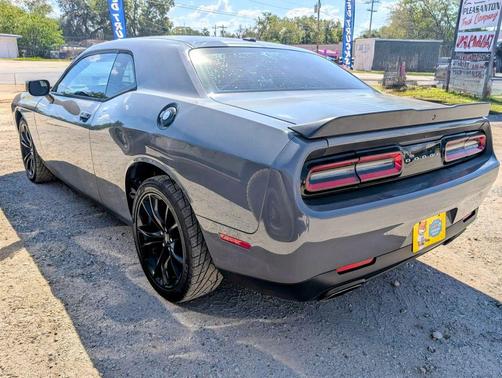 2017 Dodge Challenger SXT