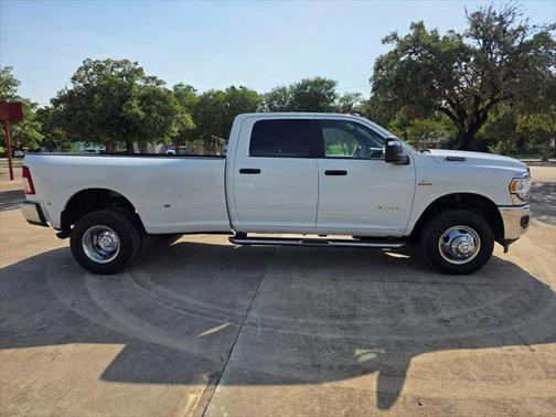 2023 RAM 3500 Big Horn Crew Cab 4x4 8' Box