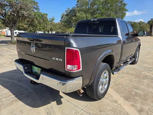 2017 RAM 2500 Laramie Crew Cab 4x4 6'4' Box