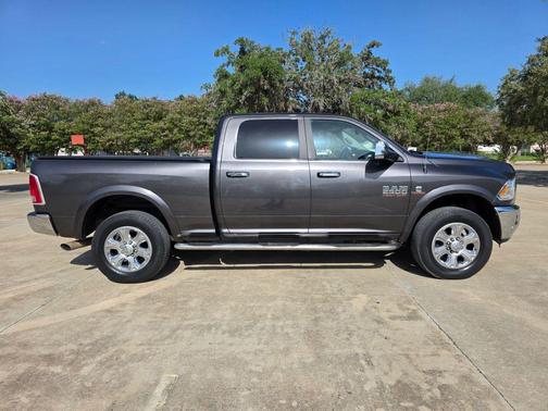 2017 RAM 2500 Laramie Crew Cab 4x4 6'4' Box