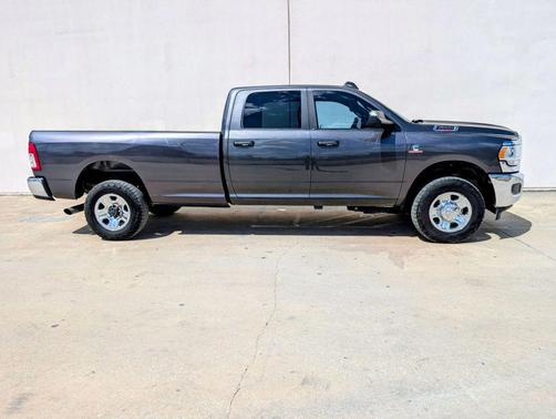 2022 RAM 3500 Lone Star Crew Cab 4x4 8' Box