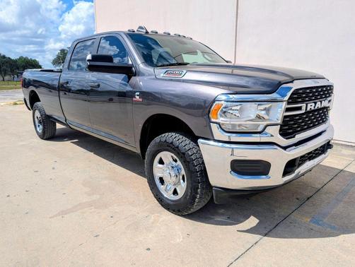2022 RAM 3500 Lone Star Crew Cab 4x4 8' Box