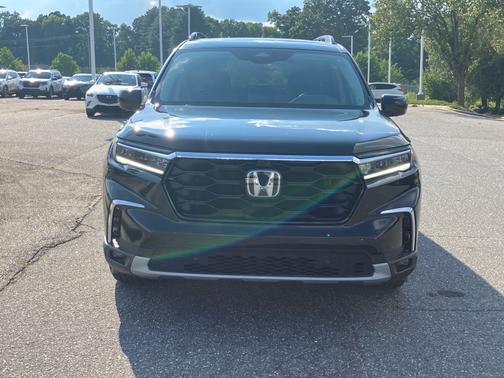 Crystal Black Pearl 2023 Honda Pilot