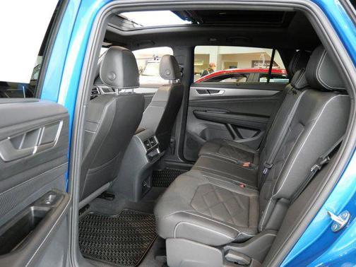 2025 Volkswagen Atlas Cross Sport 2.0T SE w/Technology 4MOTION
