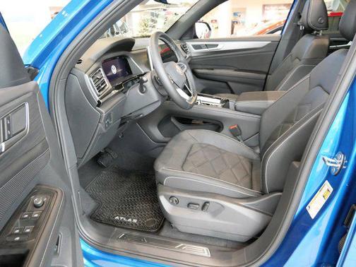 2025 Volkswagen Atlas Cross Sport 2.0T SE w/Technology 4MOTION