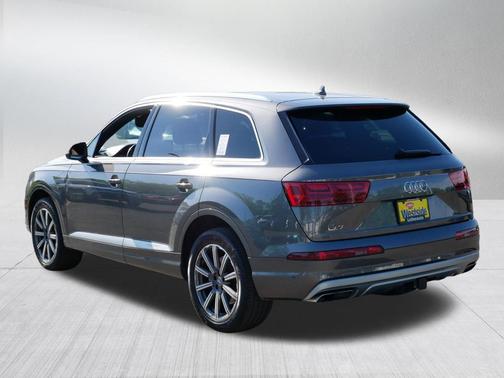 Samurai Gray Metallic 2019 Audi Q7 55 Premium Plus