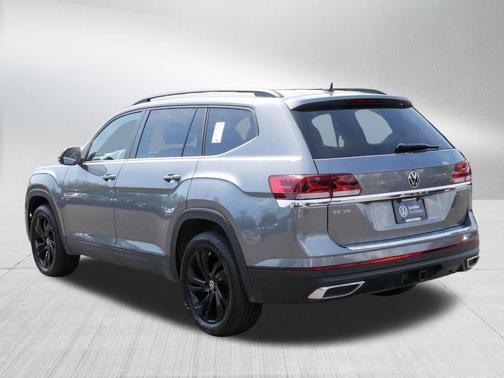 Platinum Gray Metallic 2023 Volkswagen Atlas 3.6L SE w/Technology