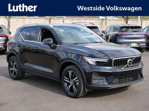 Onyx Black Metallic 2025 Volvo XC40 B5 Core Bright Theme