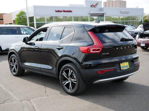 Onyx Black Metallic 2025 Volvo XC40 B5 Core Bright Theme
