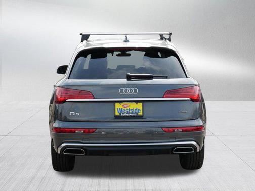 Daytona Gray Pearl Effect 2024 Audi Q5 45 S line Premium Plus