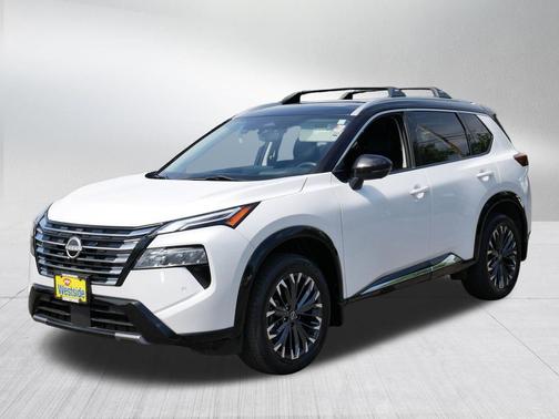 Everest White Pearl/Super Black 2024 Nissan Rogue Platinum