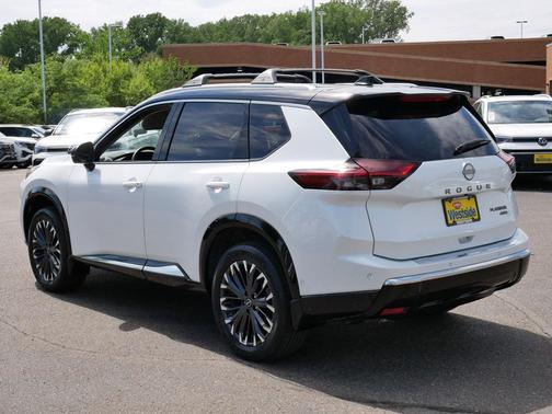Everest White Pearl/Super Black 2024 Nissan Rogue Platinum