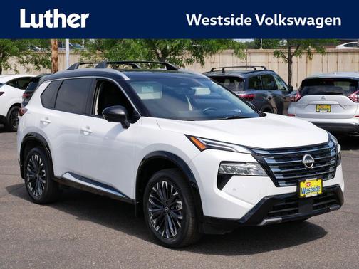 Everest White Pearl/Super Black 2024 Nissan Rogue Platinum