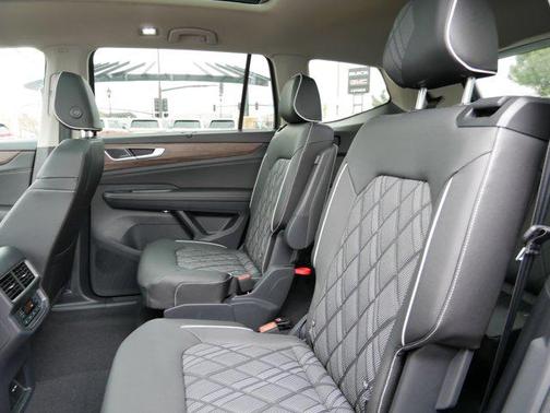 2025 Volkswagen Atlas 2.0T SEL Premium R-Line 4MOTION