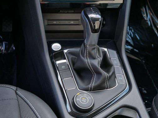 2025 Volkswagen Taos 1.5T SE Black
