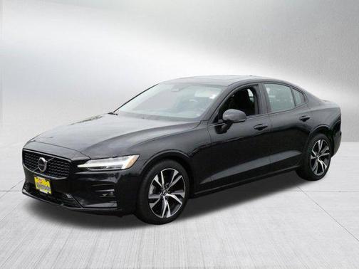 2024 Volvo S60 B5 Core Dark Theme