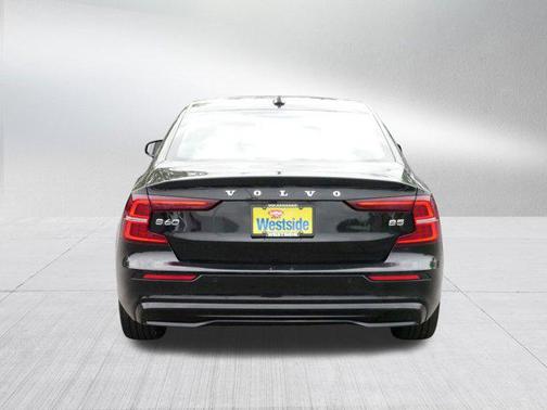 2024 Volvo S60 B5 Core Dark Theme