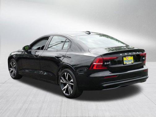 2024 Volvo S60 B5 Core Dark Theme