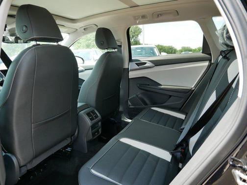 2025 Volkswagen Taos 1.5T SEL