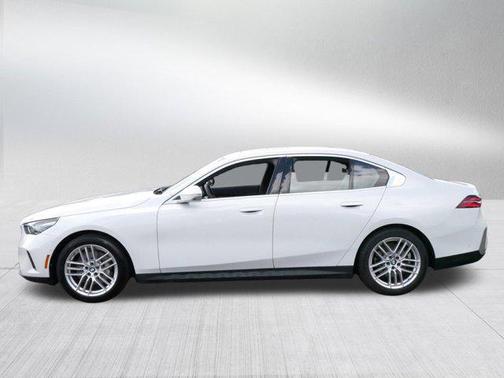 2025 BMW 530 i xDrive